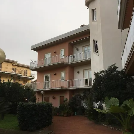 Daire In Spaziosa Con Giardino Diamante