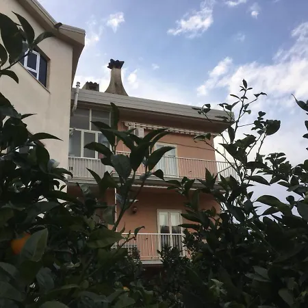 In Spaziosa Con Giardino Daire Diamante