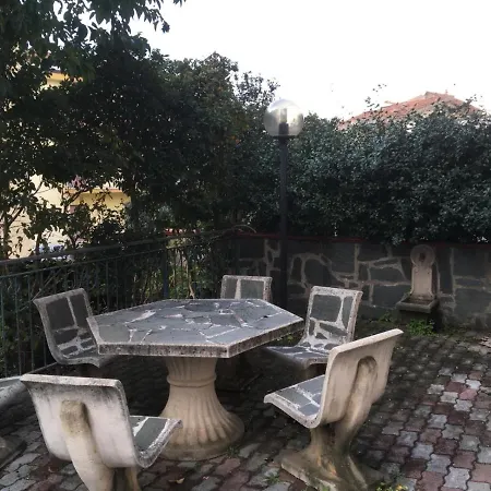 In Spaziosa Con Giardino Daire *