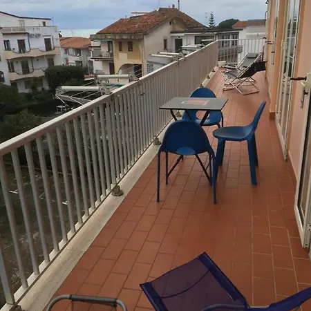 Daire In Spaziosa Con Giardino Diamante